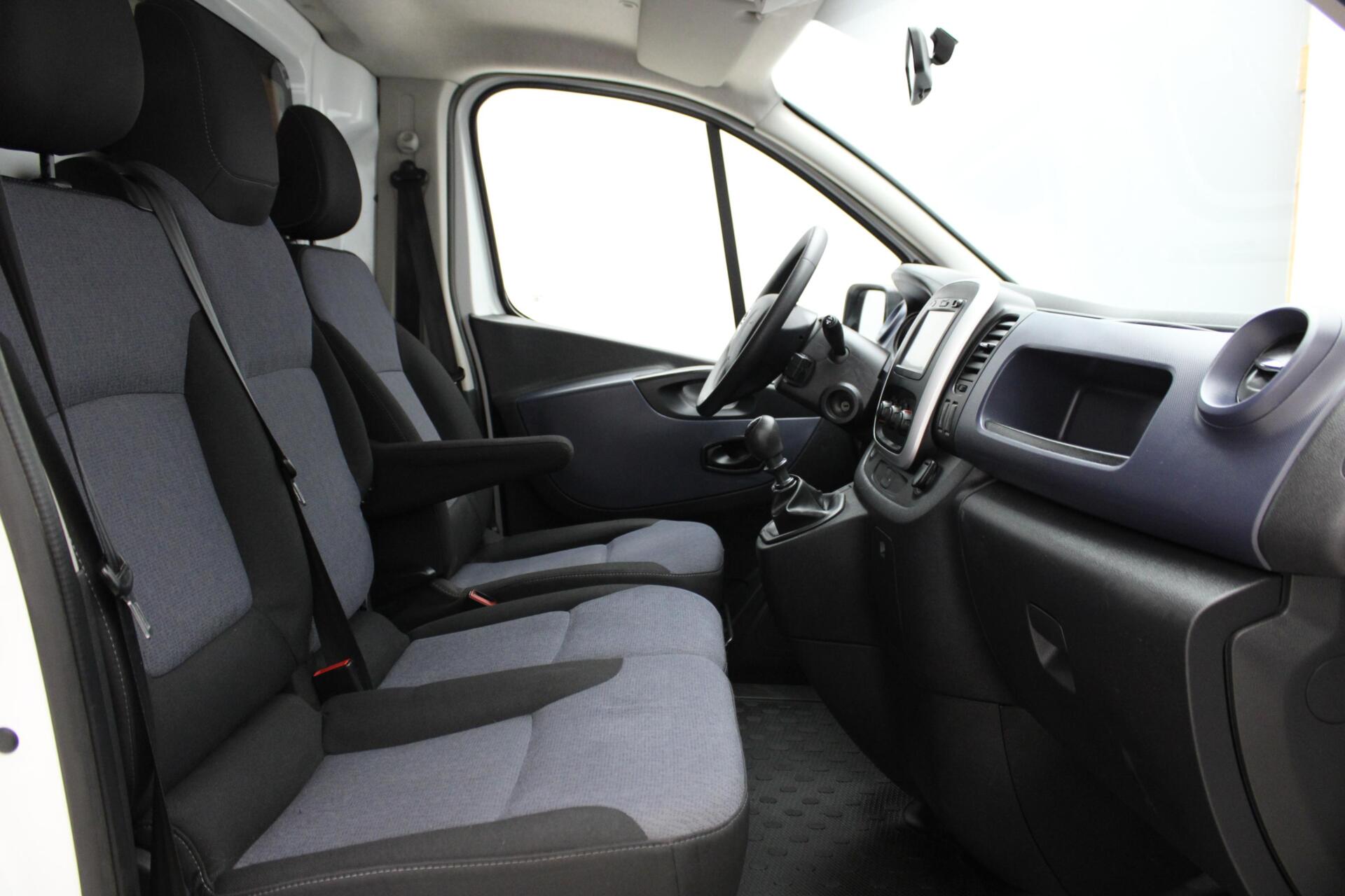 Foto van Opel Vivaro-b