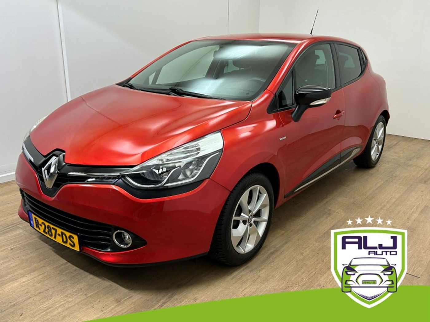 Renault Clio Occasion 0.9 TCe  Dynamique | Rood | Tweedehands Renault Clio | Airco | Cruisecontrol | Bluetooth audio 2016 - voorkant