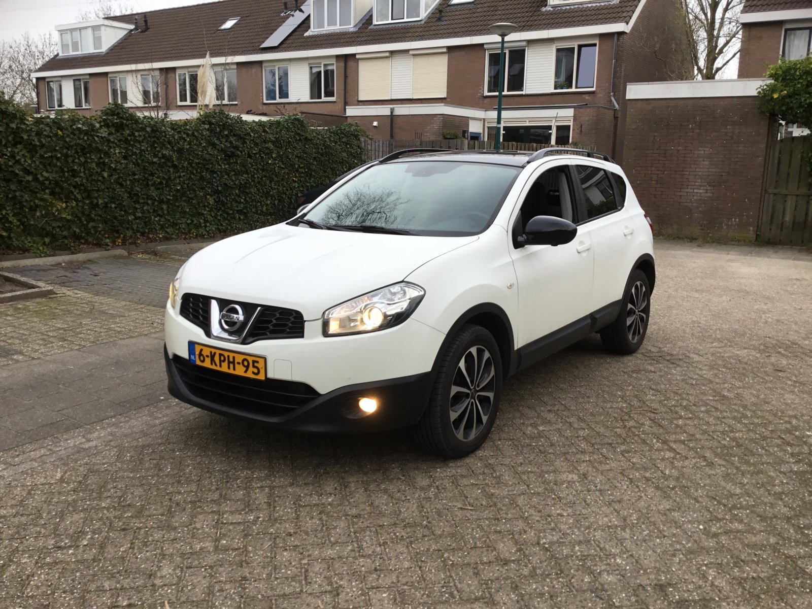 Nissan Qashqai 1.6 360 2013 - voorkant