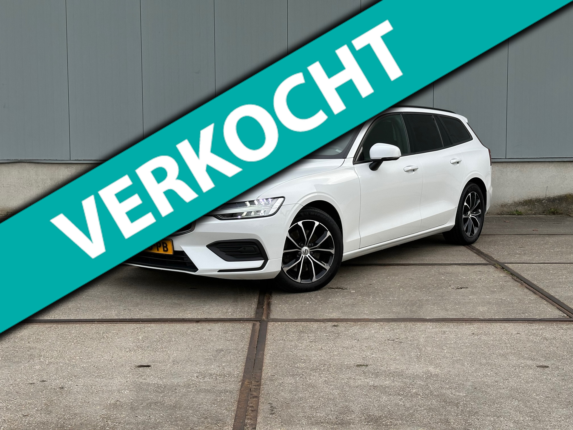 Volvo V60 2.0 B3 Momentum Advantage Camera, Stuurverwarming! 2021 - voorkant