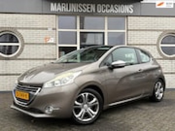 Peugeot 208 1.4 VTi Allure 2012 - voorkant