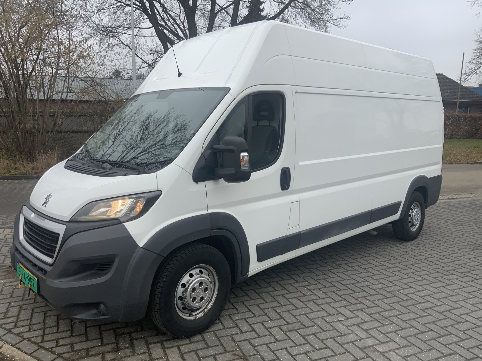 Peugeot Boxer 435 2.0 BlueHDI L4H3 Pro 2017 - voorkant