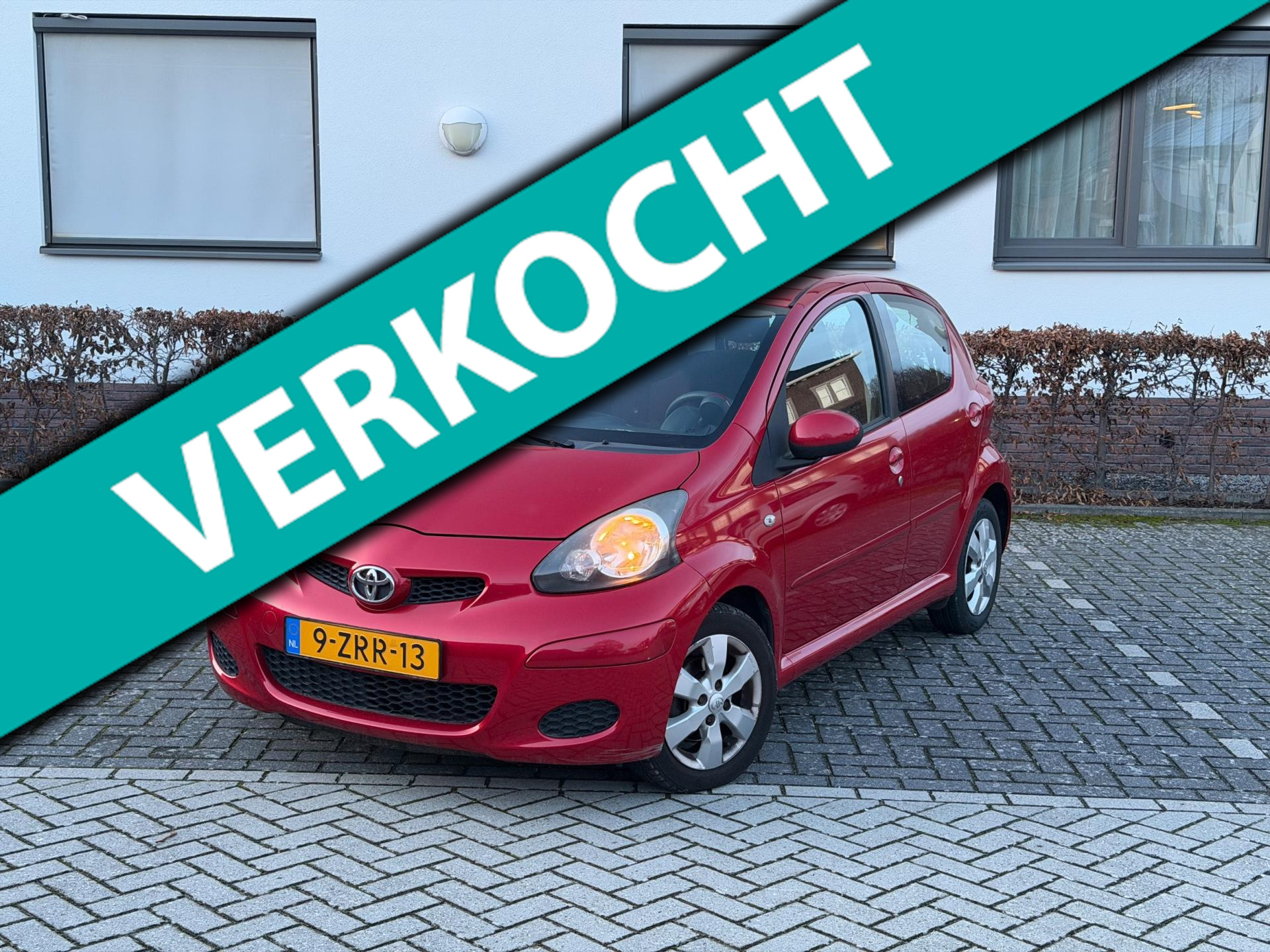 Toyota Toyota Aygo 1.0-12V Aspiration Green AIRCO 5-DEURS APK 2010 - voorkant