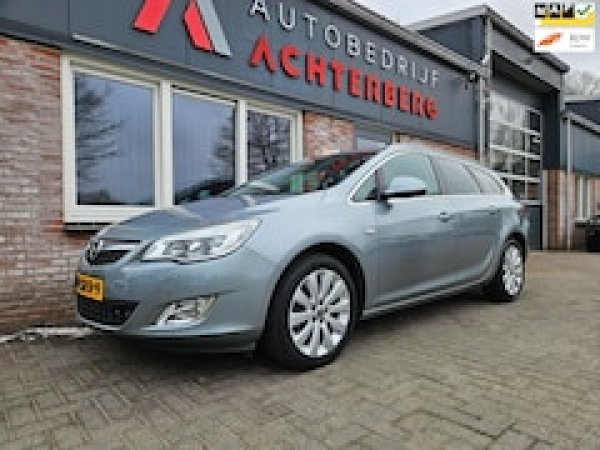 Opel Astra 1.4 Turbo Cosmo 2011 - voorkant