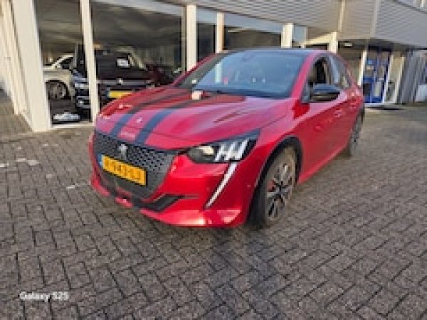Peugeot 208 1.2 PureTech GT Pack 2021 - voorkant