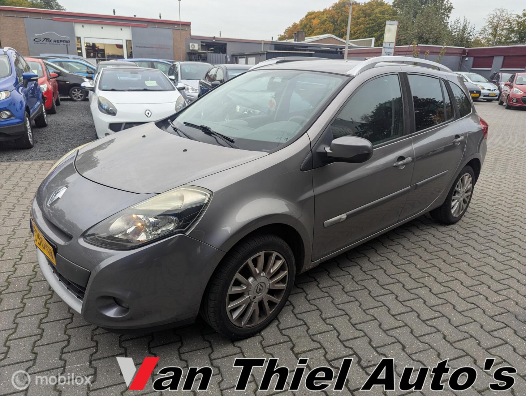 Renault Clio 1.2-16V Expression 2009 - voorkant