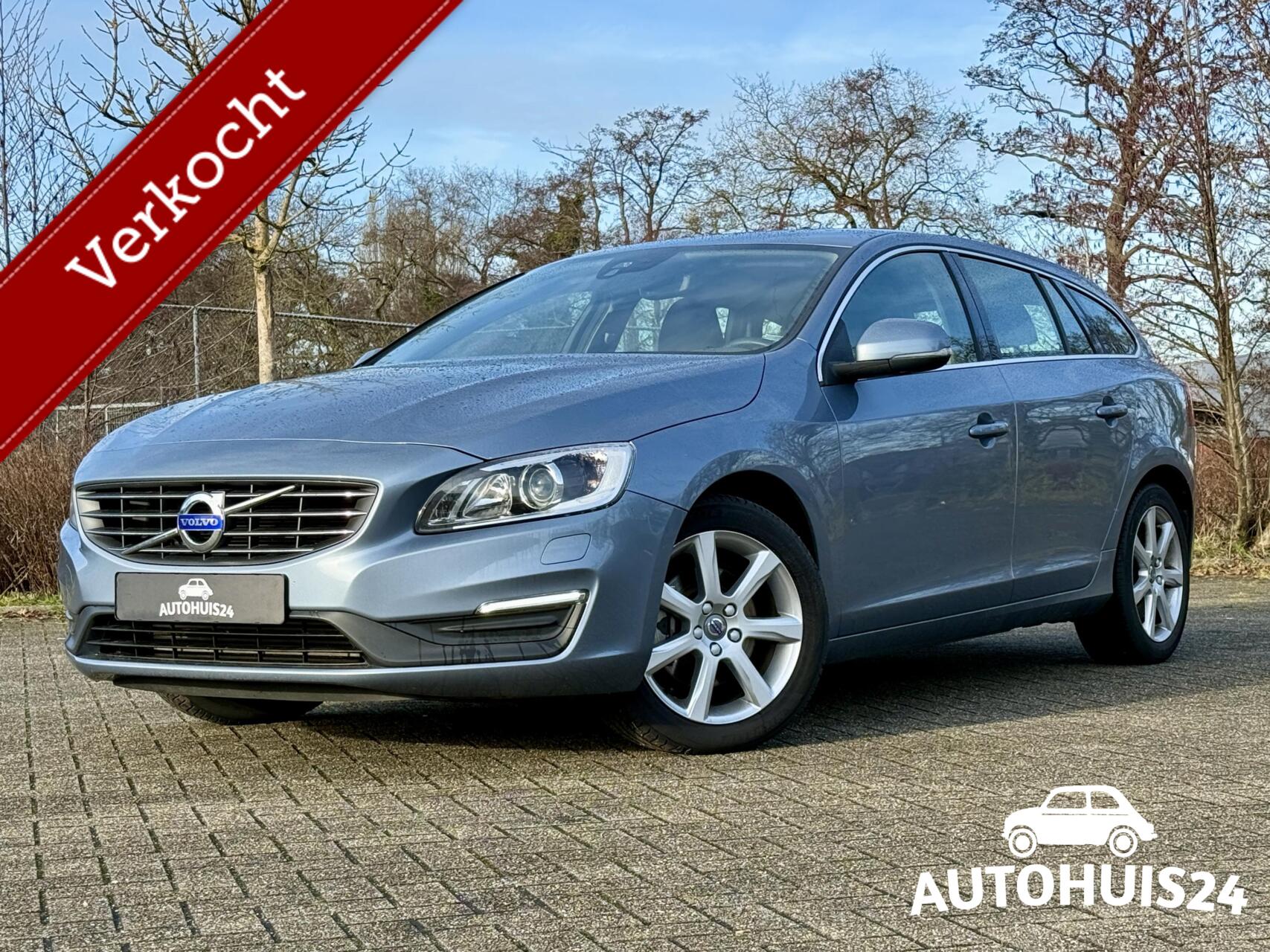 Volvo V60 2.0 T3 Nordic+ NL-AUTO 1-EIGENAAR TREKHAAK DEALER ONDERHOUDEN 2016 - voorkant
