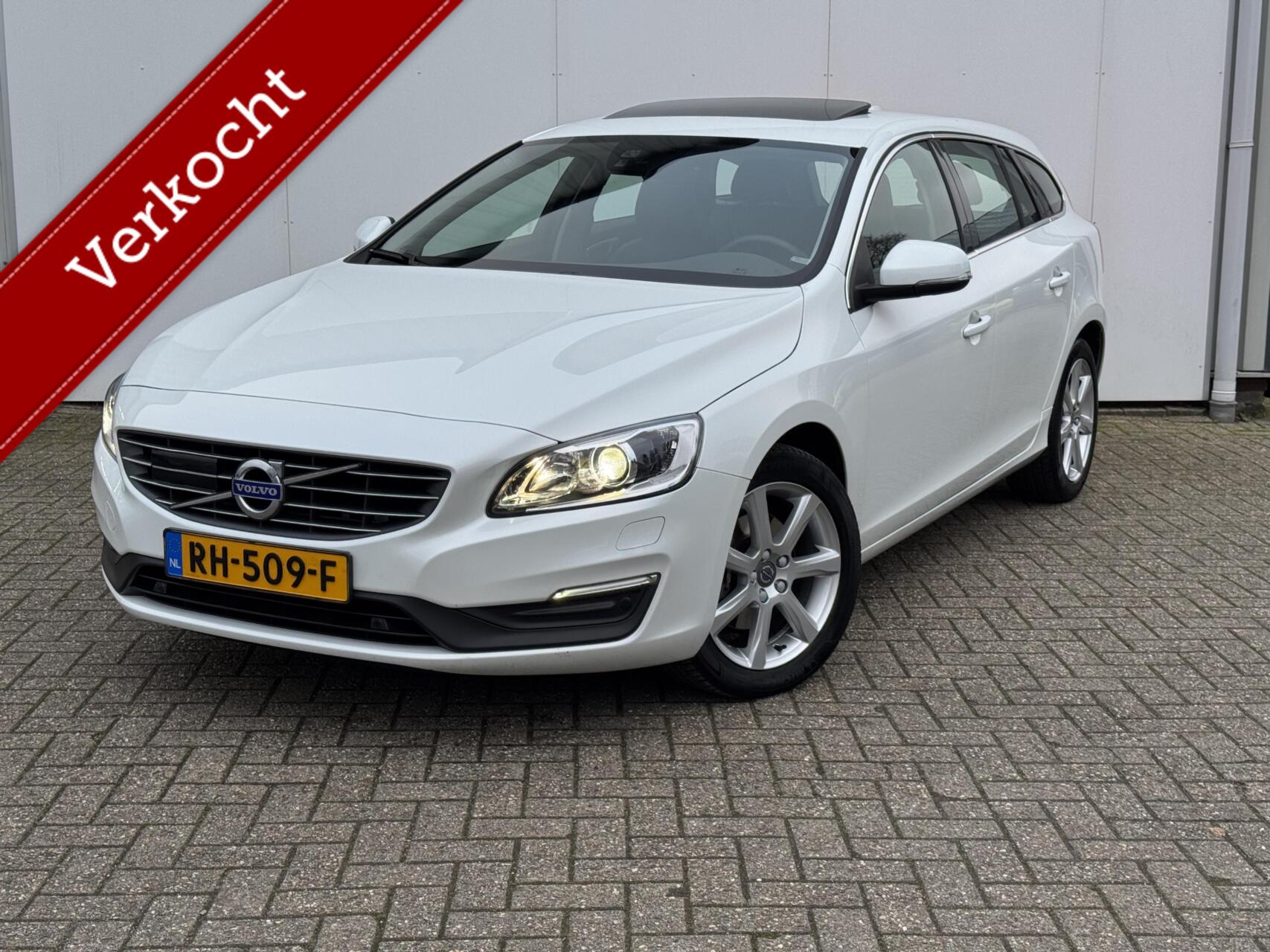Volvo V60 2.0 T4 Polar+ Dynamic|ACC|Blis|PAS V/A|Schuifdak| 2017 - voorkant