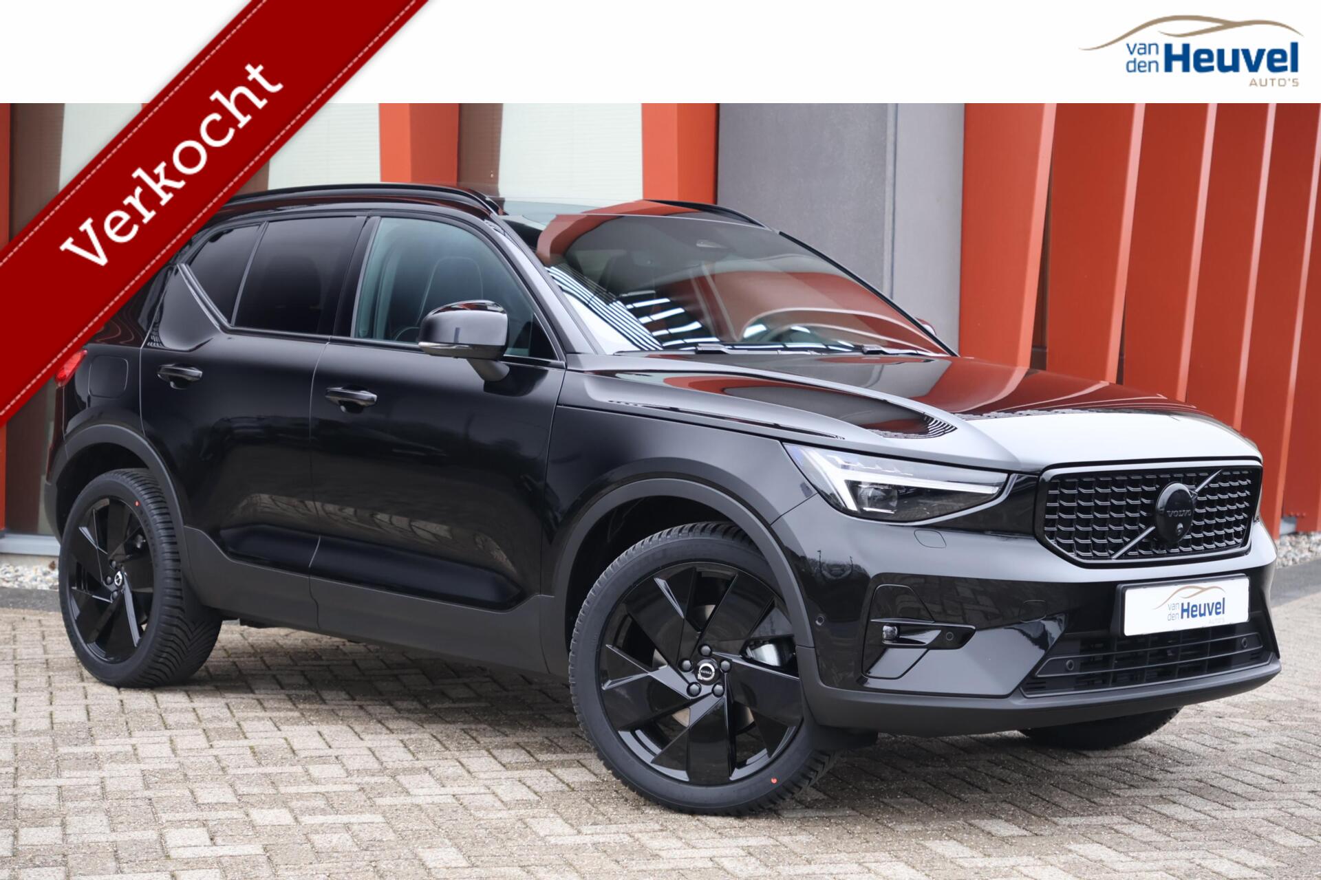 Volvo XC40 B4 Plus Black Edition | Panoramadak | Stoelverwarming | Leder | Pilot Assist | BLIS | Full Options 2026 - voorkant