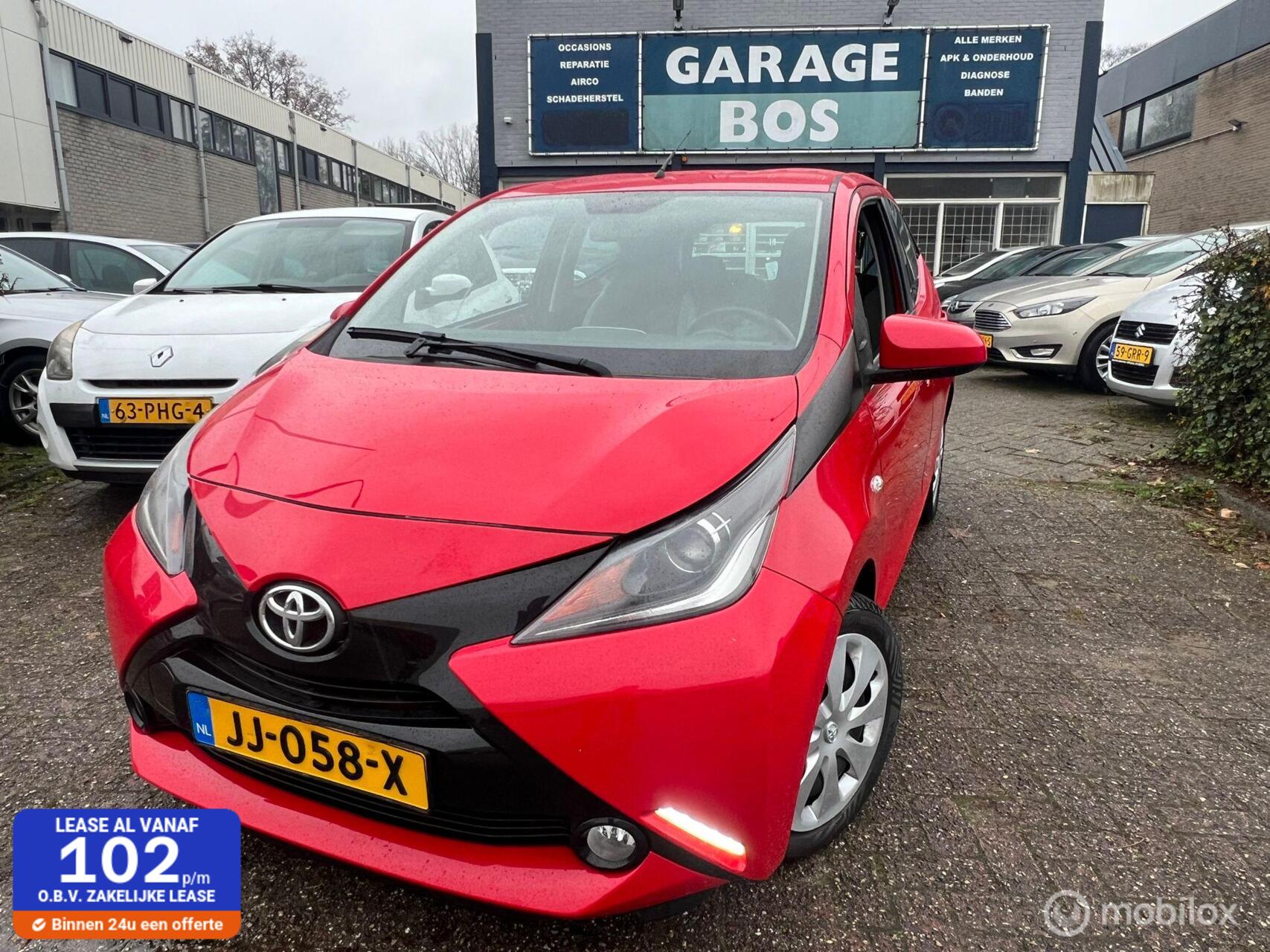 Toyota Toyota Aygo 1.0 VVT-i x-play / Carplay / Cruise C. / Airco 2016 - voorkant