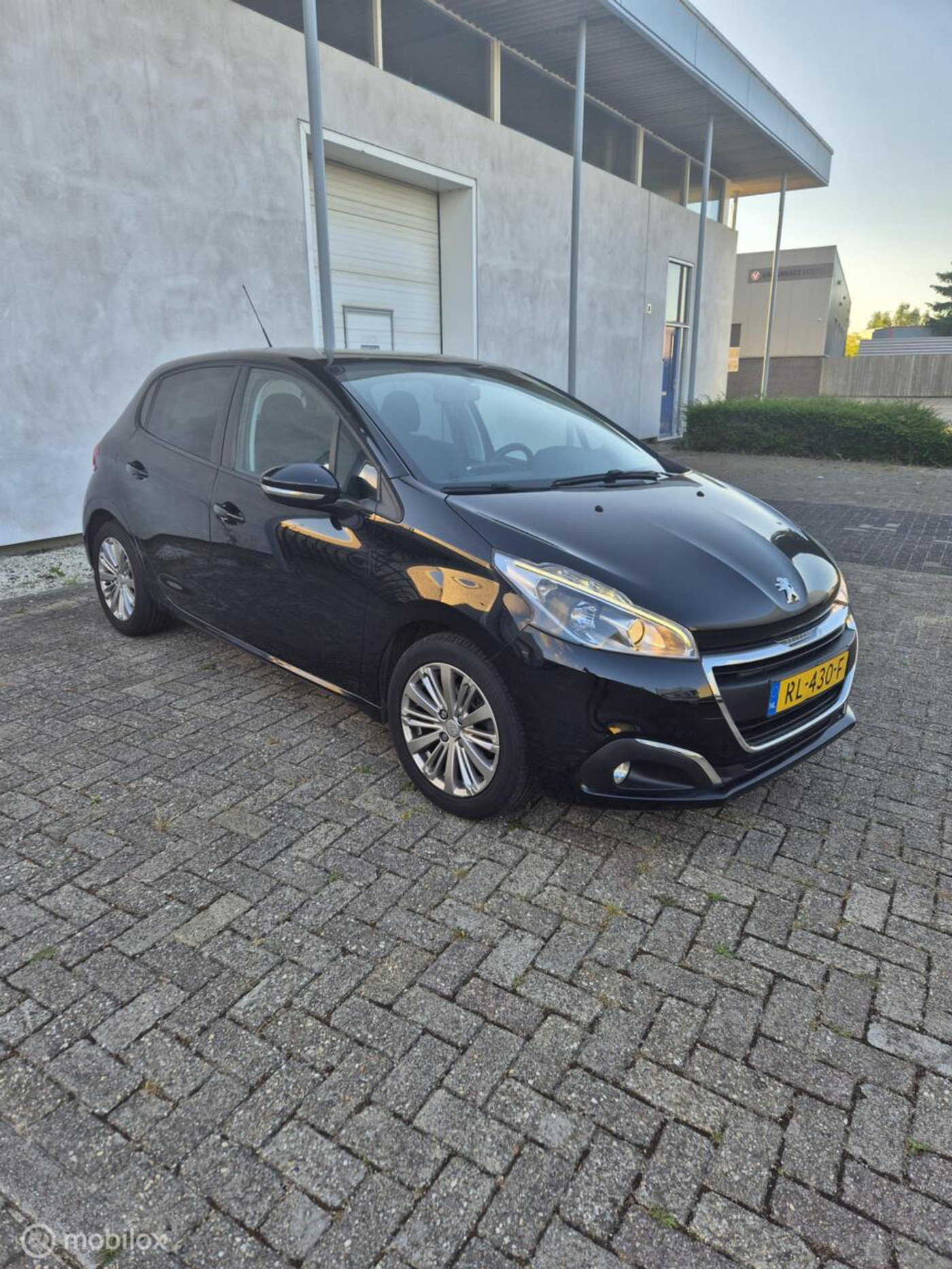 Peugeot 208 1.2 PureTech Allure 2017 - voorkant