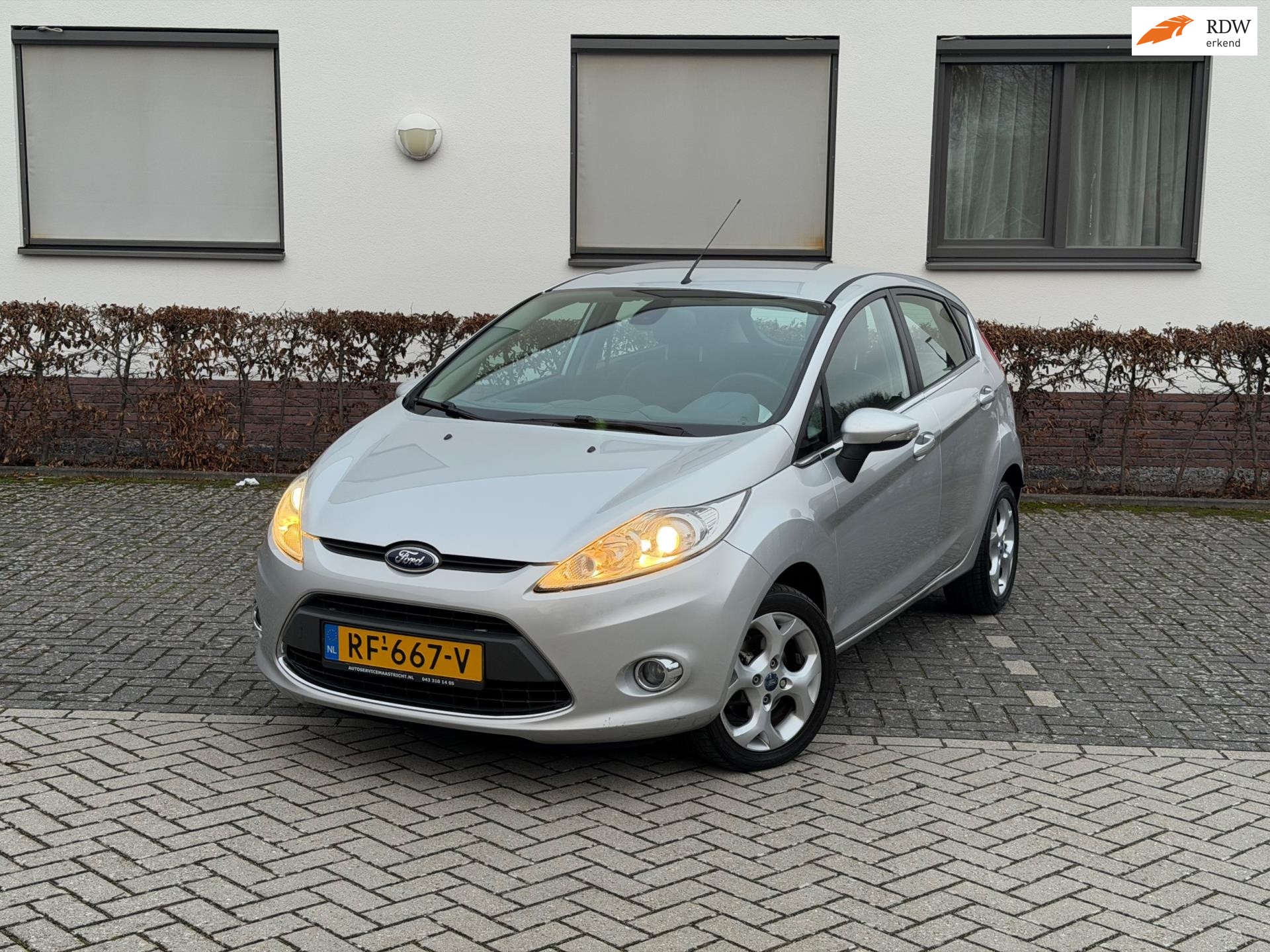 Ford Fiesta 1.25 Ghia NIEUWE APK NAP AIRCO STOELVERWARMING 2009 - voorkant