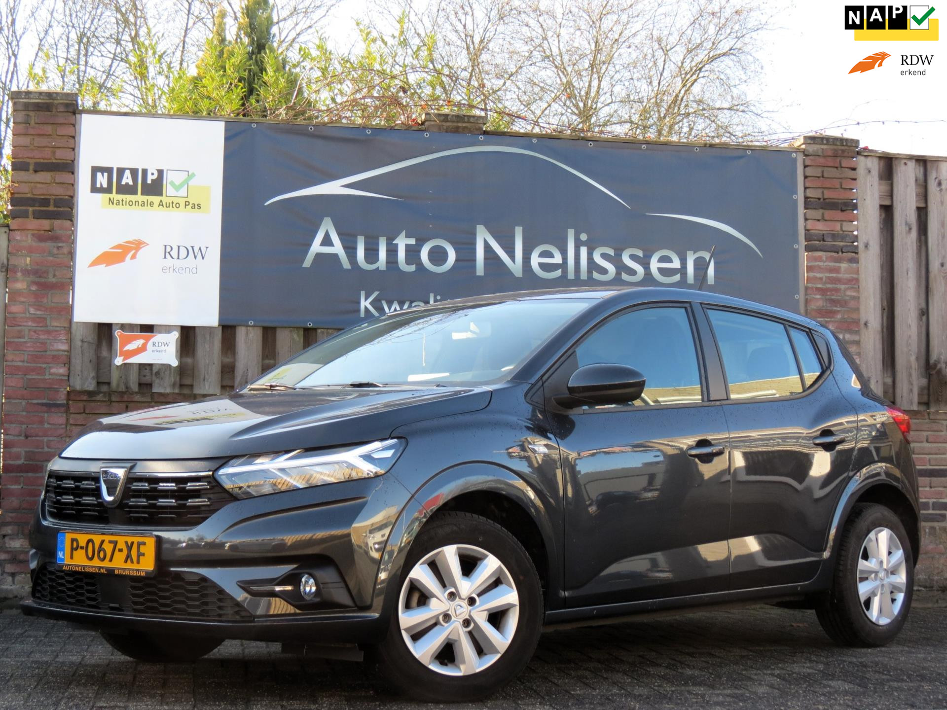 Dacia Sandero 1.0 TCe 90 Comfort 1e EIGENAAR | GROOT SCHERM | PARKEERSENSORS | CRUISE CONTROL | DAB | LED-DAGRIJVERLICHTING | 2022 - voorkant