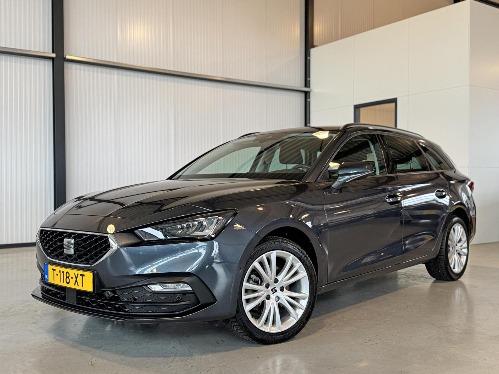 Seat Leon 1.0 eTSI Style Business Intense DSG 2023 - voorkant