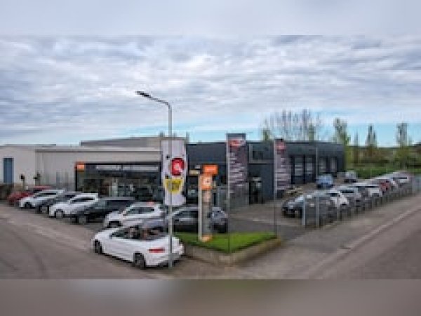 Renault Clio 1.6 E-Tech Full Hybrid 145 techno 2024 - voorkant