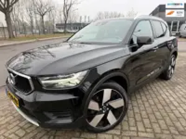 Volvo XC40 2.0 T4 Momentum 2019 - voorkant