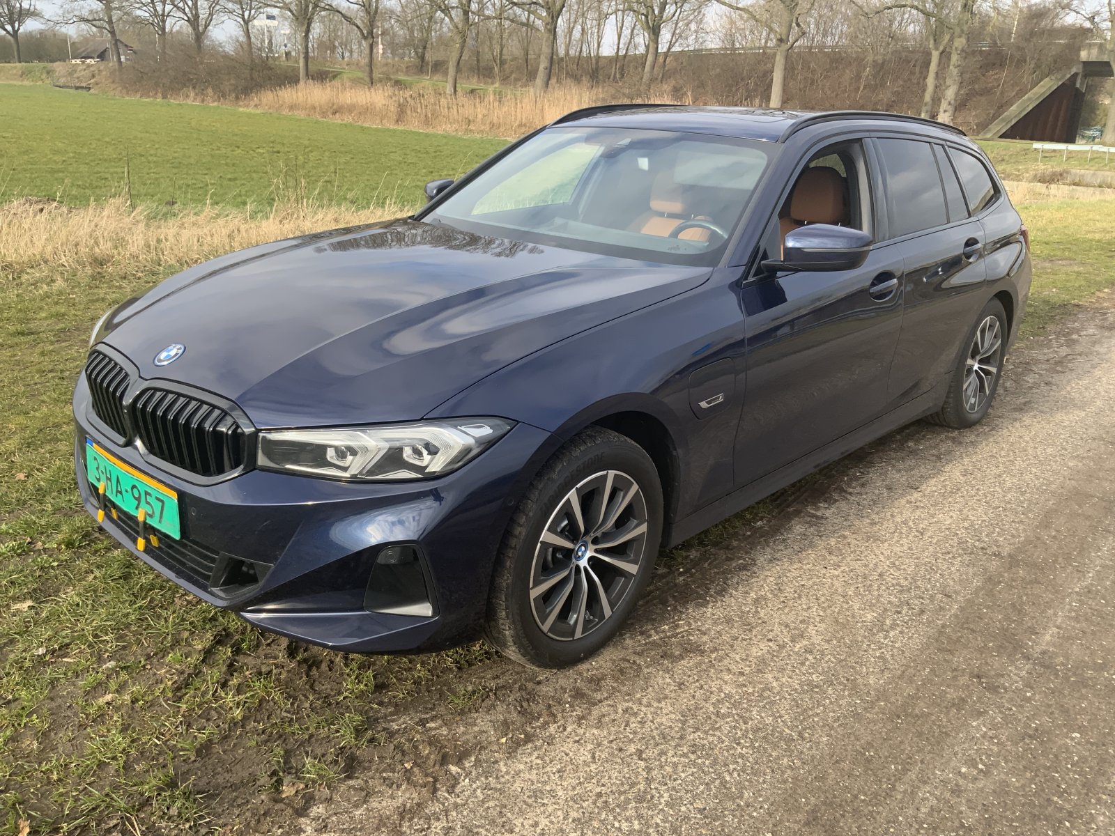BMW 3-serie Touring 320e 2023 - voorkant