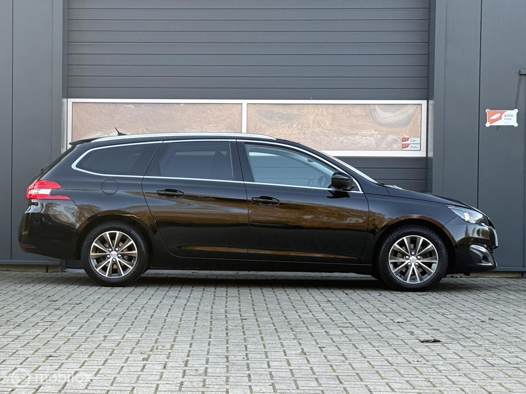 Peugeot 308 1.6 BlueHDI Premium Pack -Led-Nav-Stoelmassage 2017 - voorkant