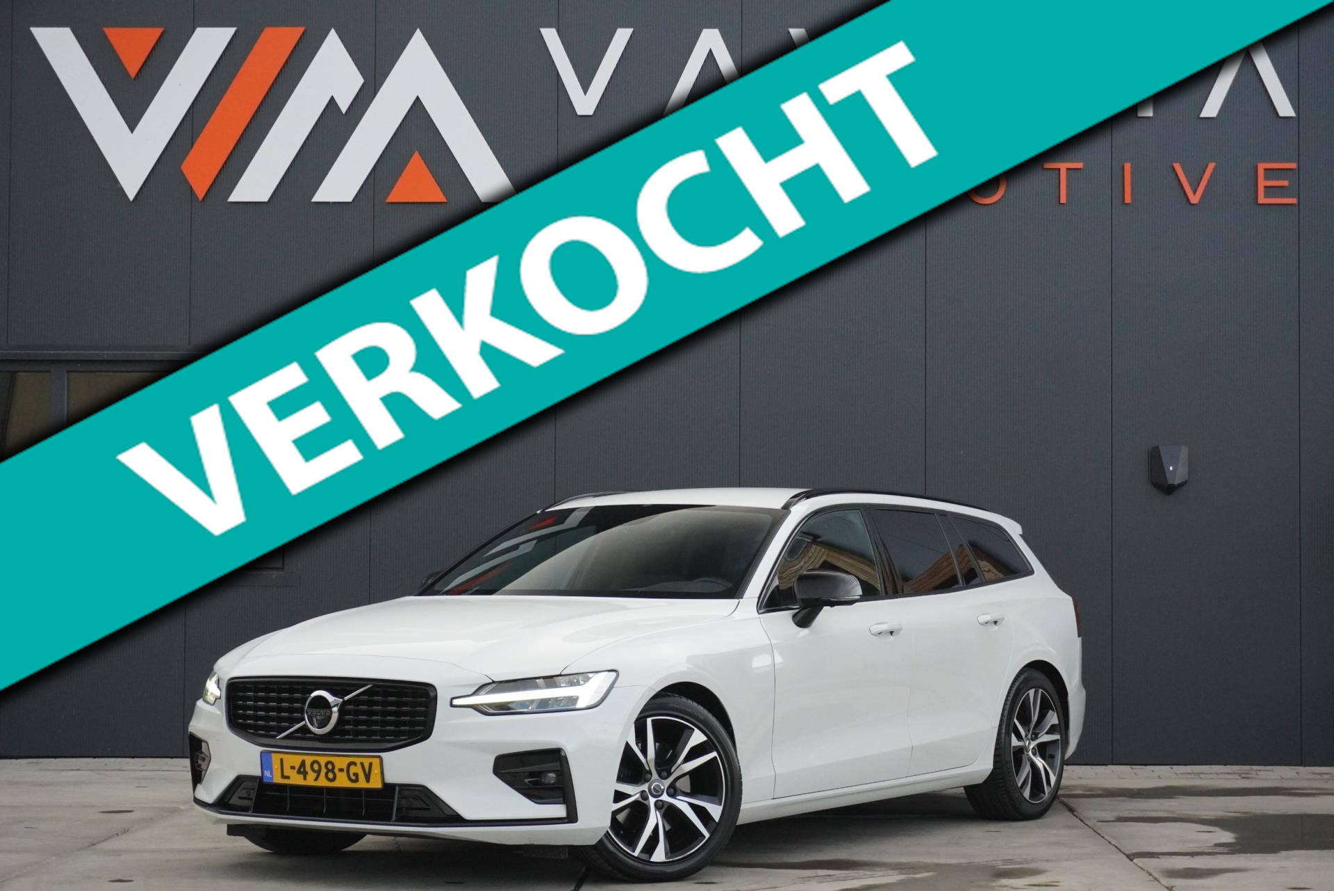 Volvo V60 2.0 R- Design B3 2021 Automaat Memory Carplay Navi Leder Stoelverwarming Standkachel Xenon 360 camera Cruisecontol 2021 - voorkant