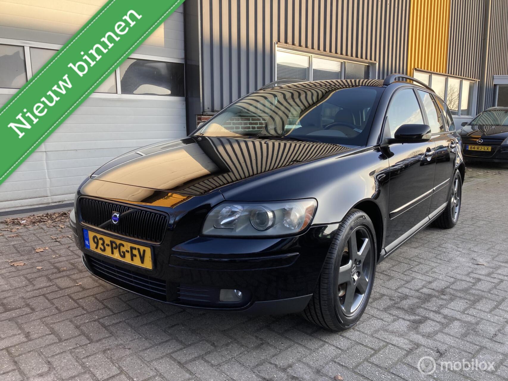 Volvo V50 2.4 Kinetic NETTE AUTO! TREKHAAK! 2004 - voorkant