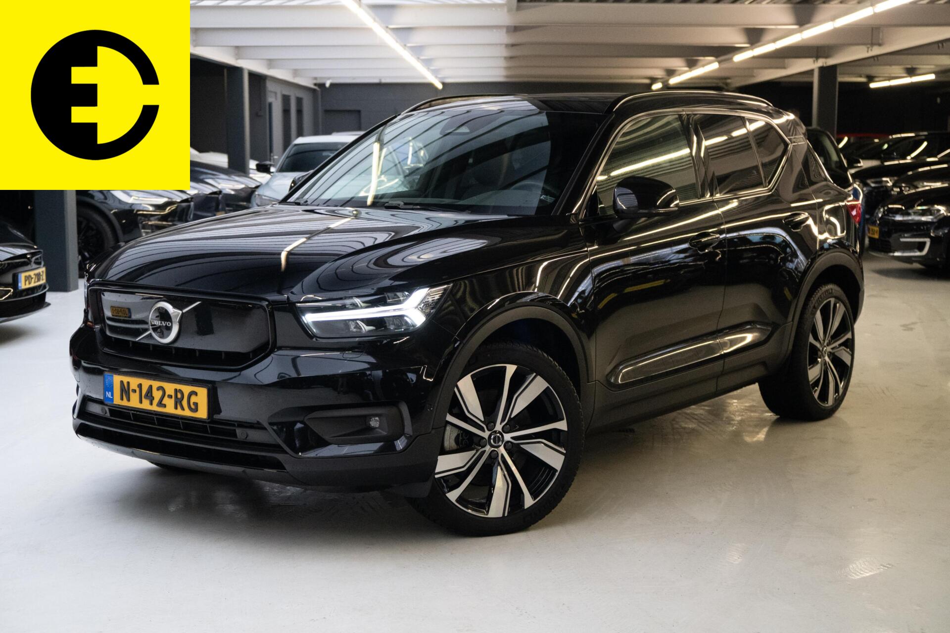Volvo XC40 Recharge Twin Plus | 93,7 % SoH | Elektrische trekhaak | Pano dak 2021 - voorkant