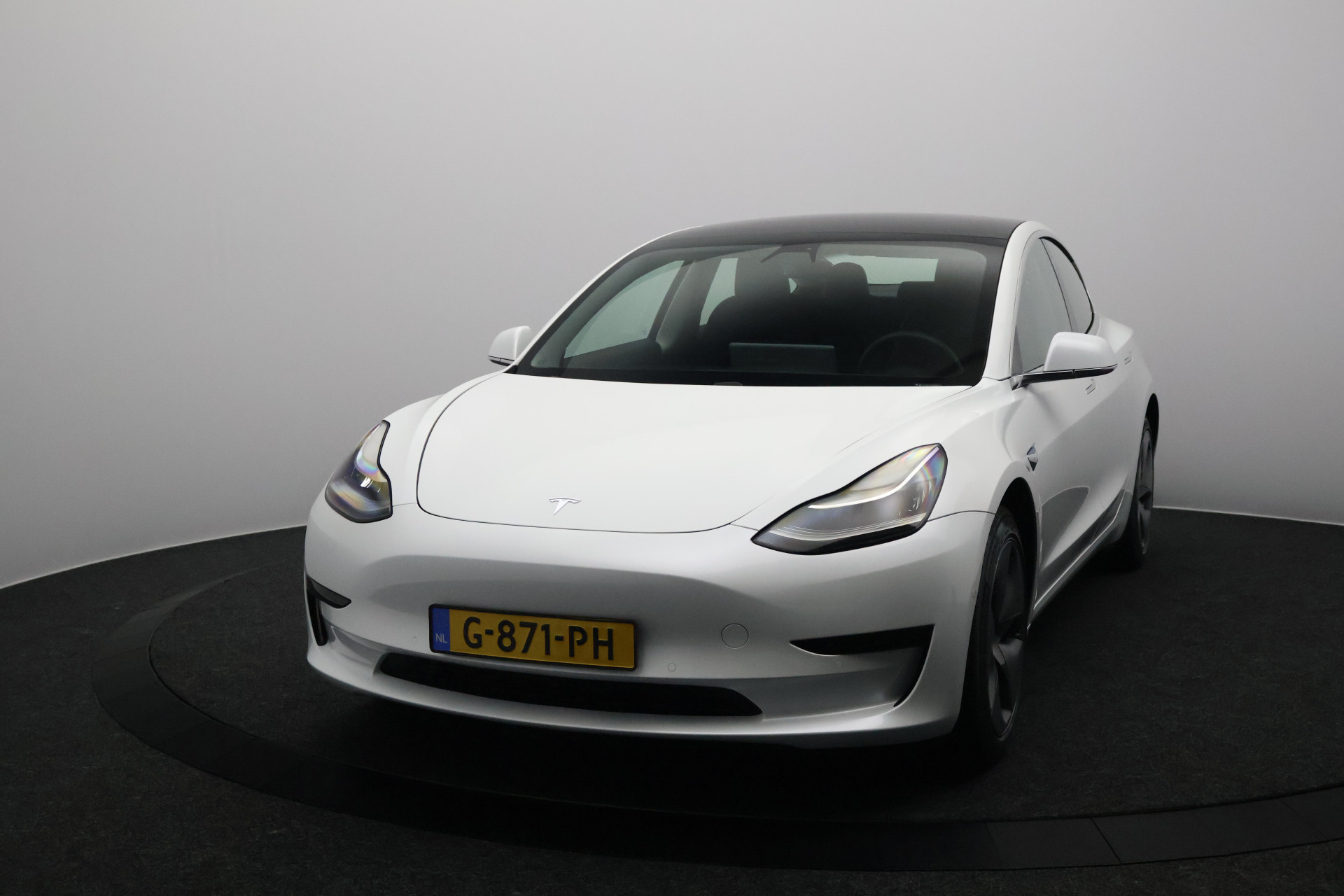 Tesla Model 3 Standard RWD Plus 60 kWh SOH 96,1% | 13000KM NL Auto | Parelmoer Wit 2019 - voorkant