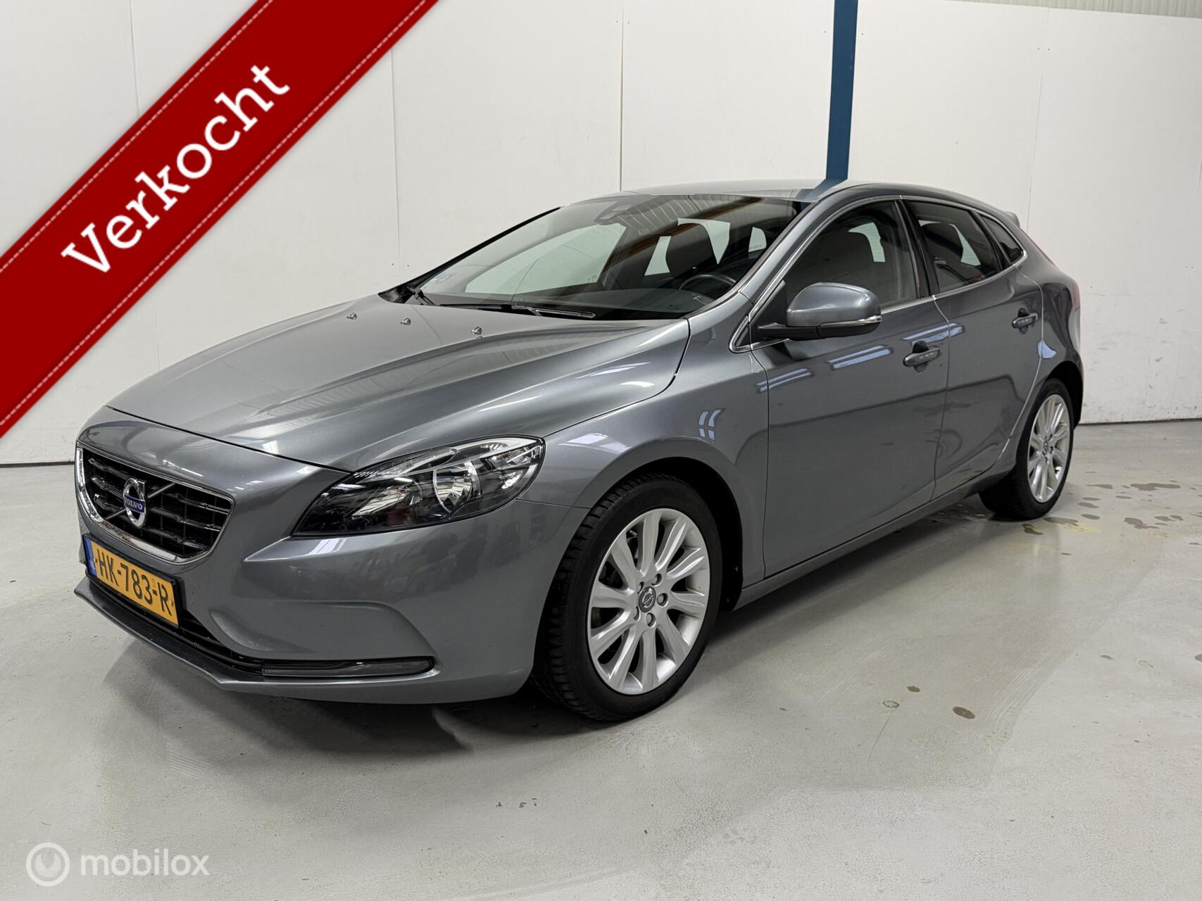 Volvo V40 2.0 T3 Momentum NL-AUTO / DEALER HISTORIE / NAVI 2015 - voorkant