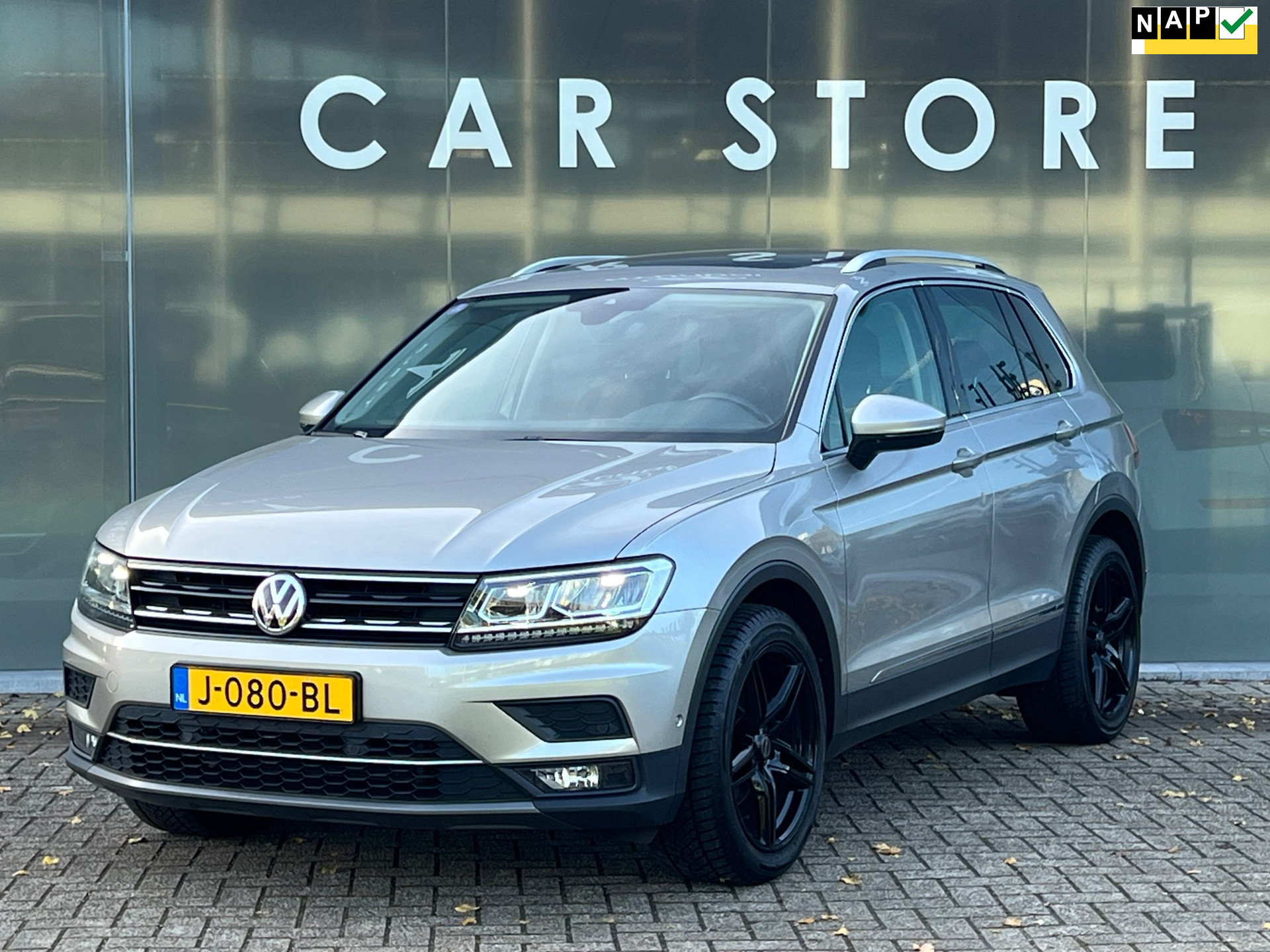 Volkswagen Tiguan 1.5 TSI DSG Highline PANO TREKHAAK 1E EIGENAAR 2020 - voorkant