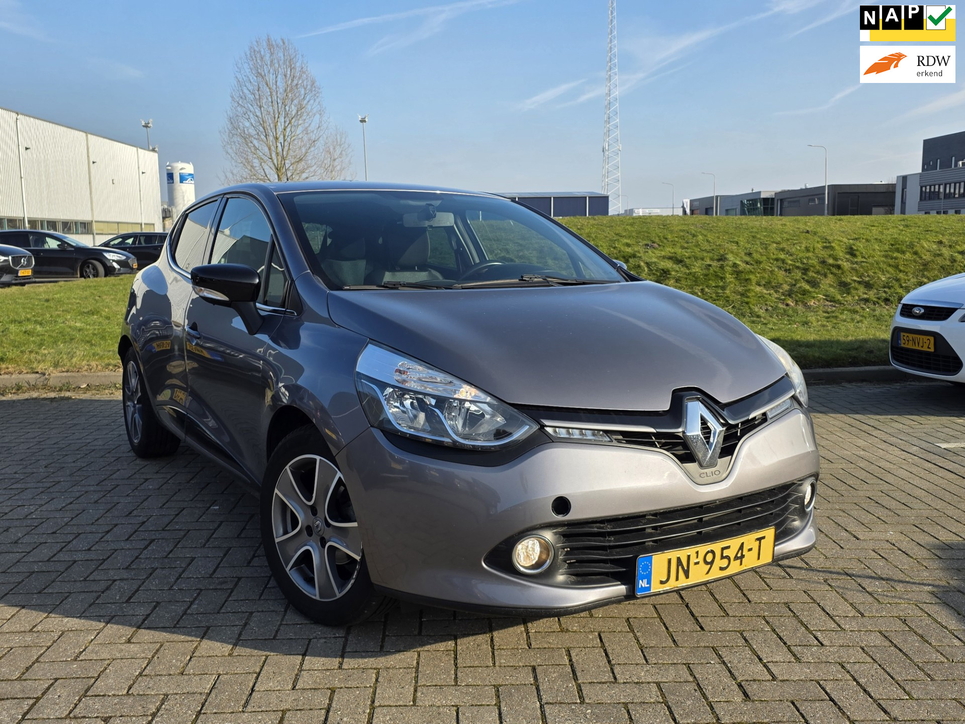 Renault Clio 0.9 TCe ECO Night&Day 2016 - voorkant
