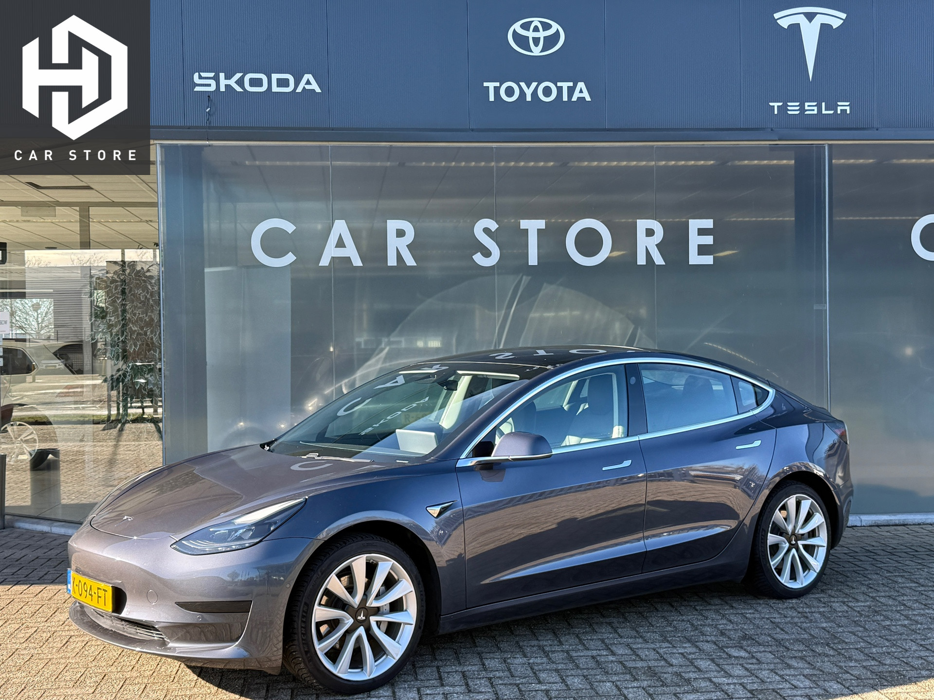 Tesla Model 3 Standard RWD Plus 60 kWh 92% SOH 19 INCH AUTOPILOT 2020 - voorkant