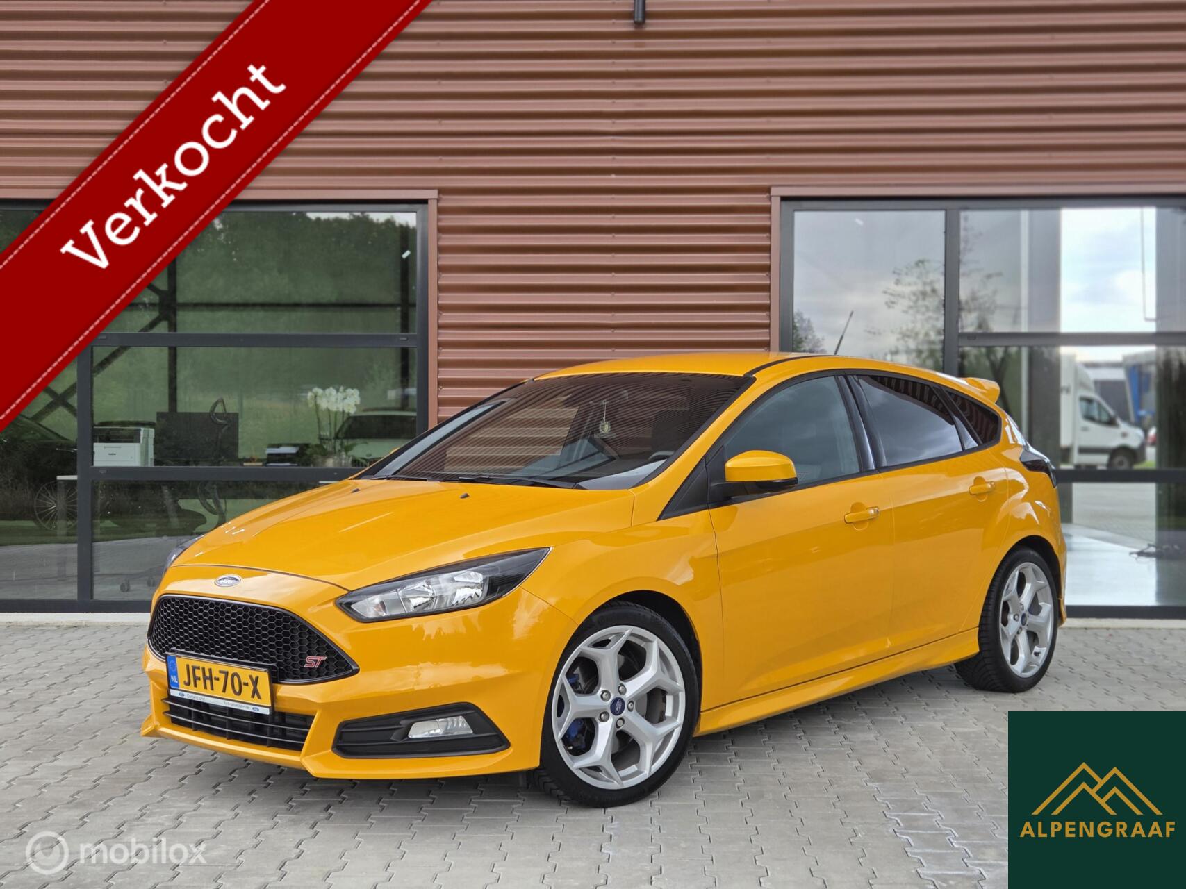 Ford Focus 2.0 ST-2 |Recaro|Navi|Camera|Super netjes!| 2015 - voorkant