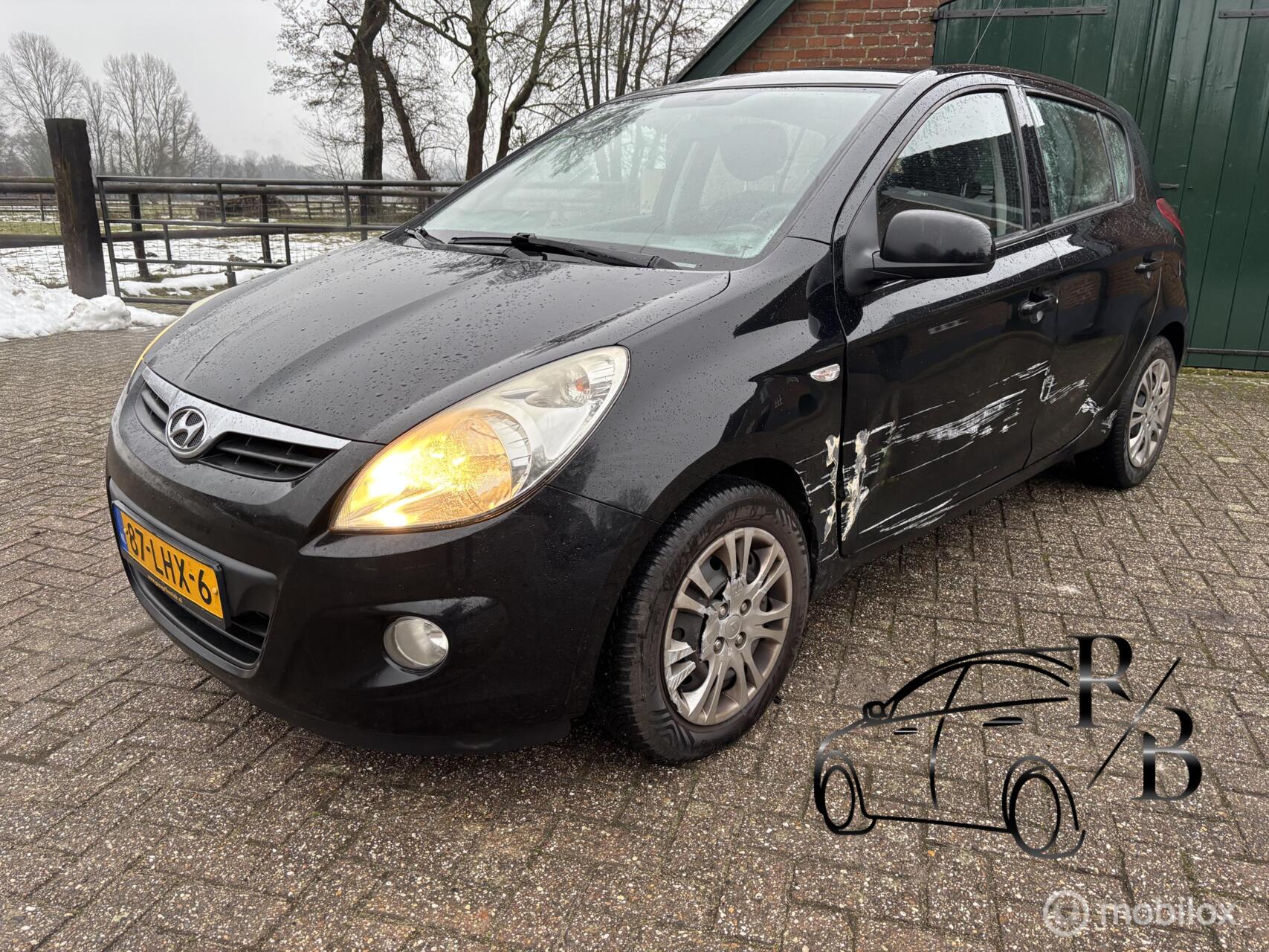 Hyundai I20 1.4i DynamicVersion AC SCHADE LINKS HANDELSPRIJS 2010 - voorkant