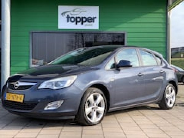 Opel Astra 1.4 Turbo Edition 2010 - voorkant