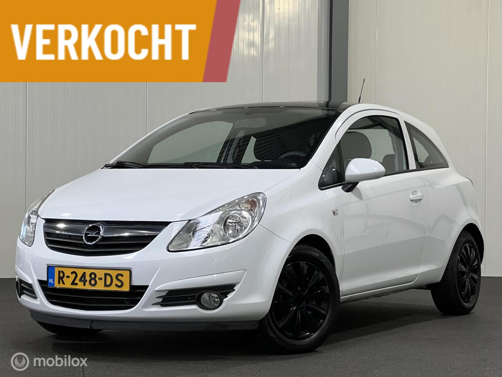 Opel Corsa 1.2-16V Essentia [ INRUILKOOPJE ] 2009 - voorkant