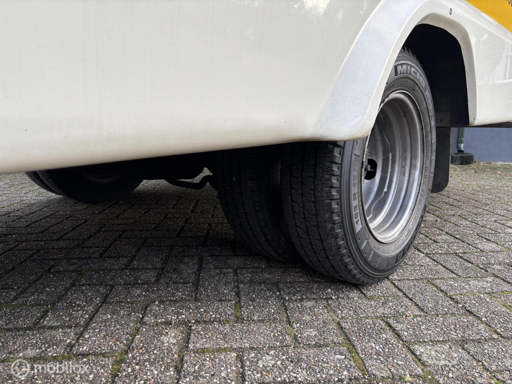 Foto van Ford Transit 190d Majestic-l