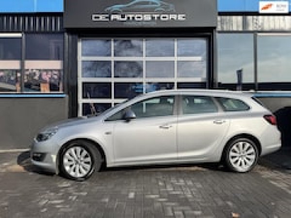Opel Astra 1.4 Turbo Sport 2013 - voorkant