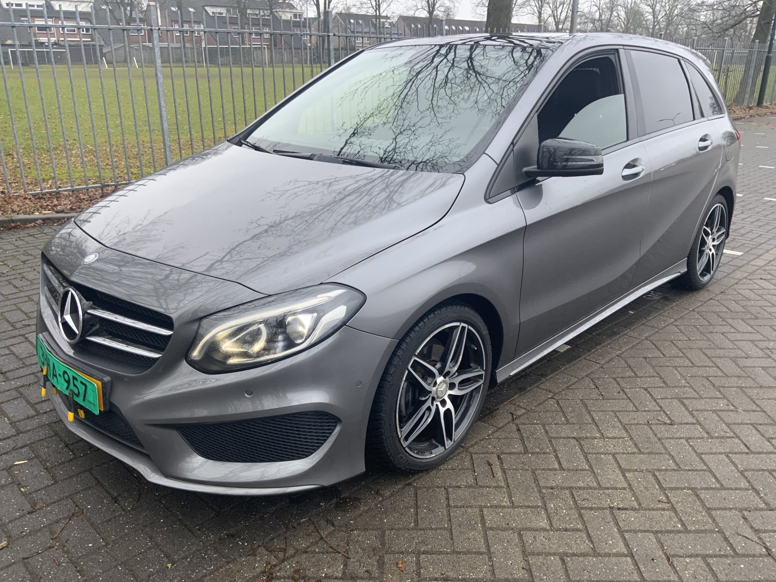 Mercedes-Benz B-klasse 180 AMG N. Ed. Plus 2016 - voorkant