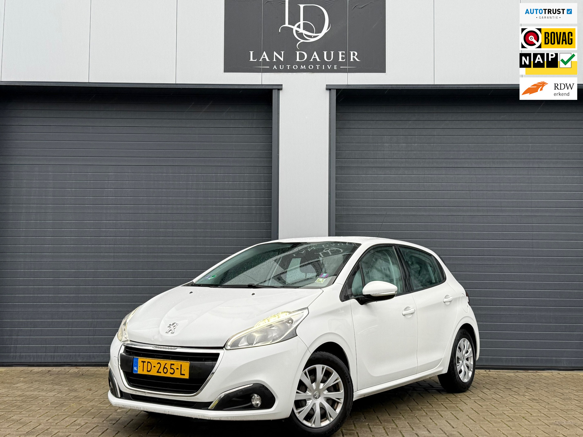 Peugeot 208 1.2 PureTech Blue Lion / APK 2018 - voorkant