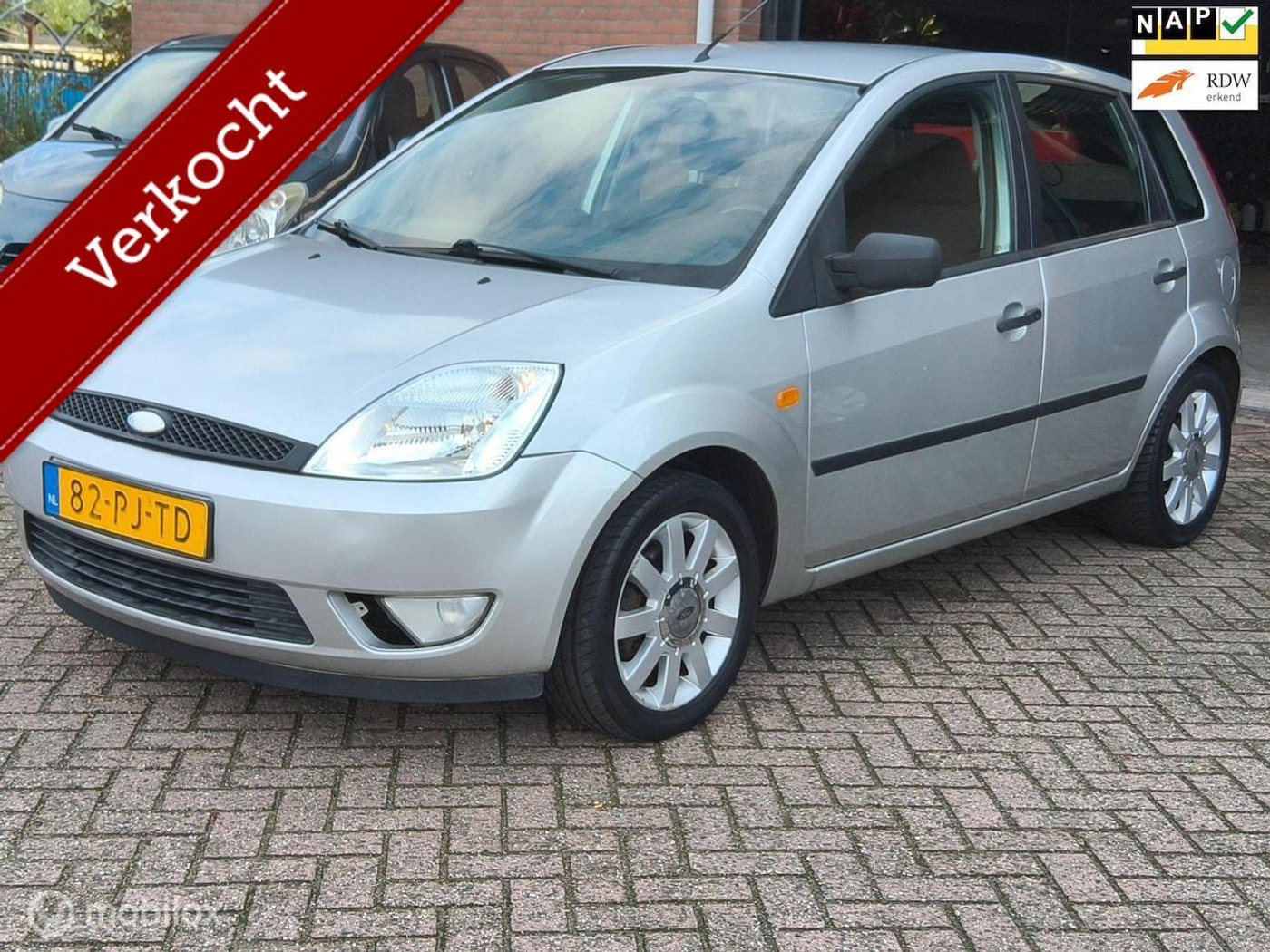 Ford Fiesta 1.4-16V Trend APK, 5 DEURS, INRUILKOOPJE 2004 - voorkant