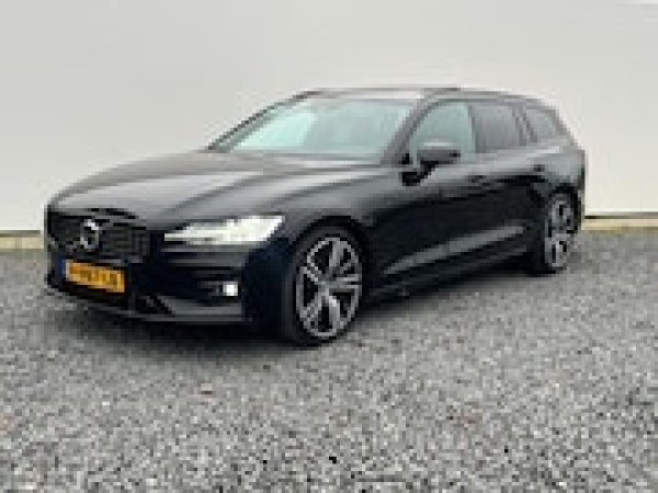 Volvo V60 2.0 D3 Momentum 2020 - voorkant