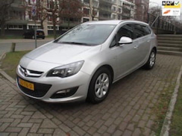 Opel Astra 1.4 Turbo Blitz 2015 - voorkant