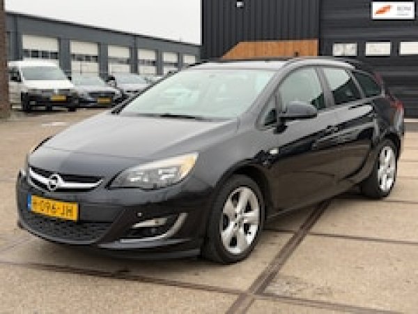 Opel Astra 1.4 Turbo Cosmo 2012 - voorkant