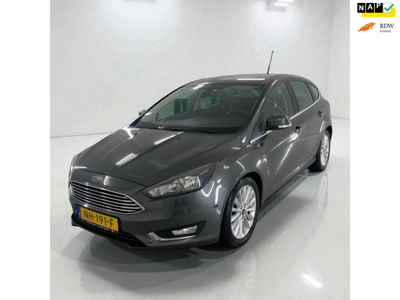 Ford Focus 1.0 Titanium LED Allseason keyless APK 2017 - voorkant