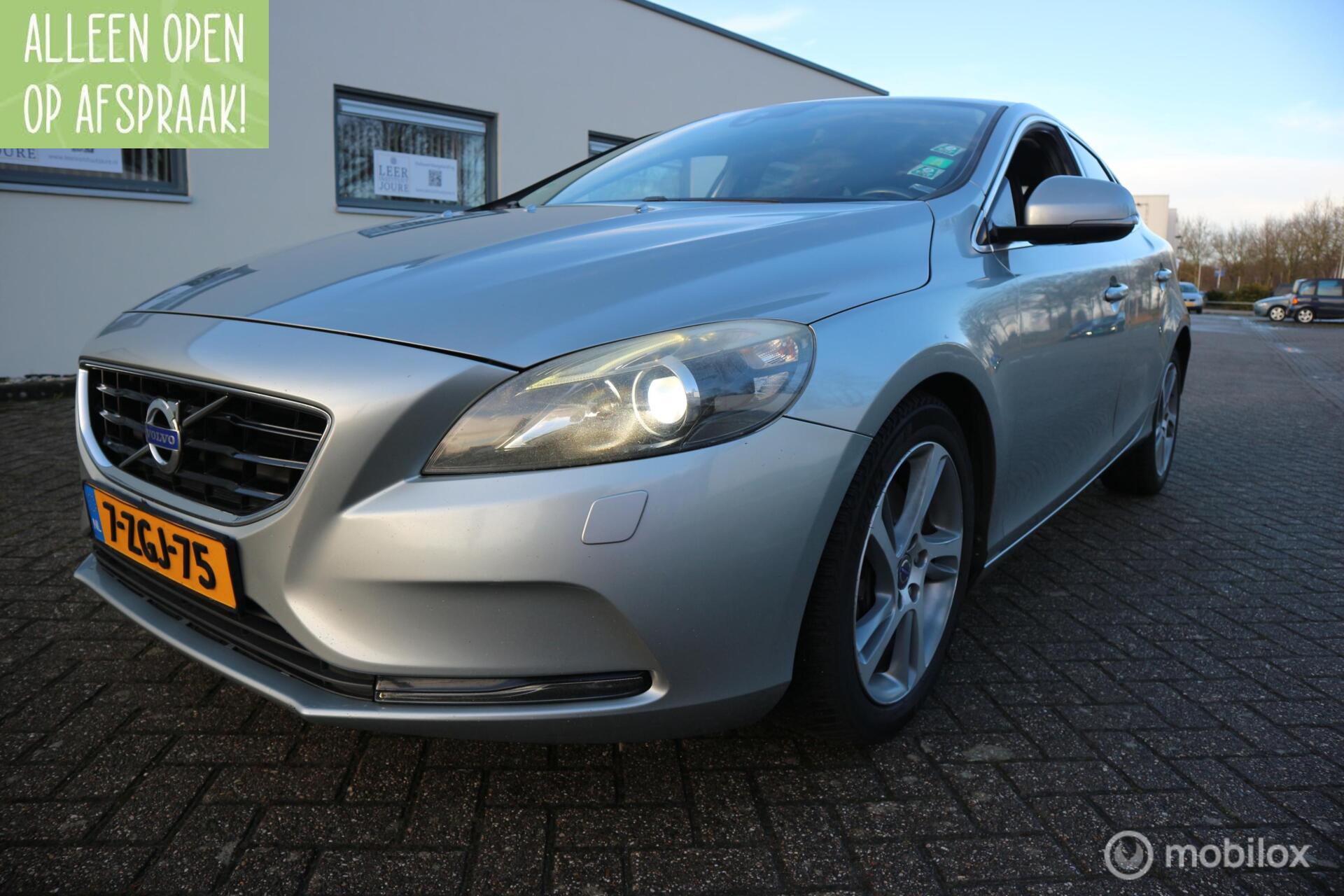 Volvo V40 2.0 D4 Summum XENON/ECC/NAVIGATIE/BJ-29-12-2014 2014 - voorkant