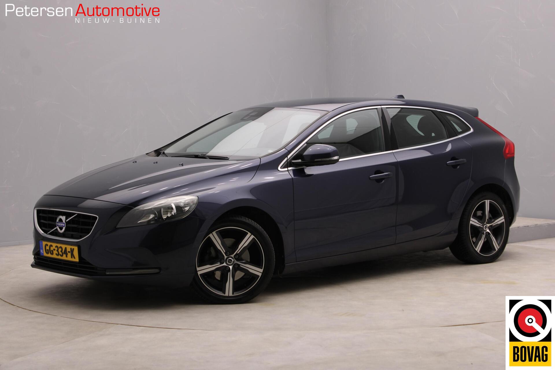 Volvo V40 1.6 T4 Momentum *Automaat * Dealer onderhoud* Nw APK* 2015 - voorkant