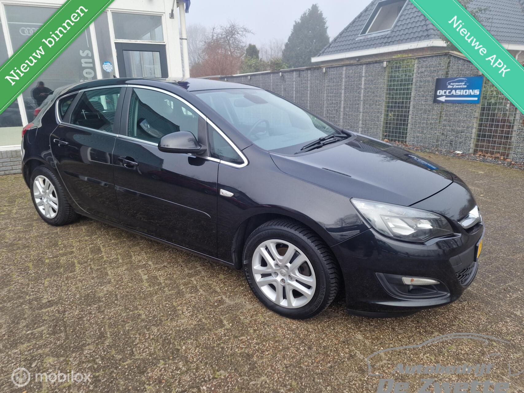 Opel Astra 1.4 Turbo Blitz met nieuwe apk tot 01-2027 2014 - voorkant