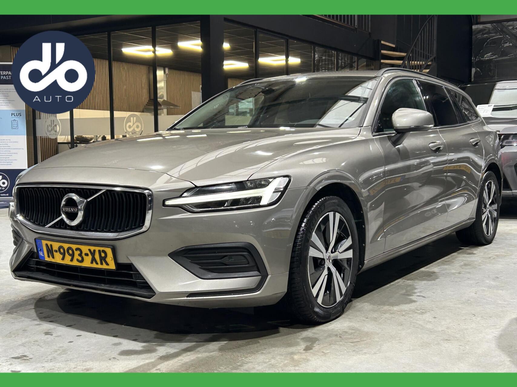 Volvo V60 2.0 B3 Momentum Business ORG.NL + NAP + DEALER O.H. | APK 02-2028 2022 - voorkant