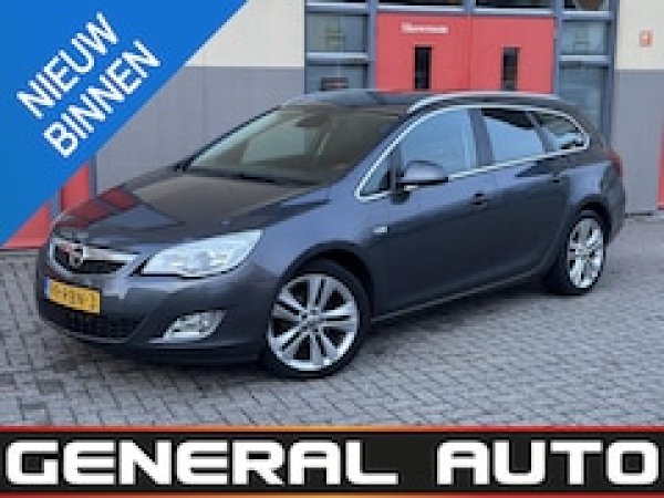 Opel Astra 1.4 Turbo Cosmo 2011 - voorkant