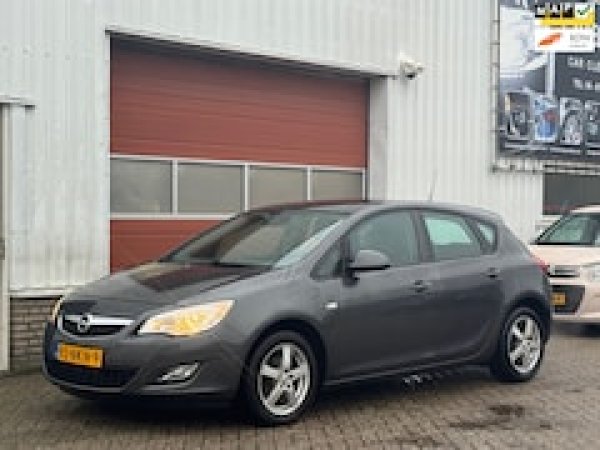 Opel Astra 1.4 Turbo Edition 2010 - voorkant