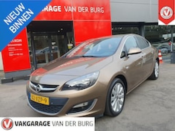 Opel Astra 1.4 Turbo Cosmo 2012 - voorkant